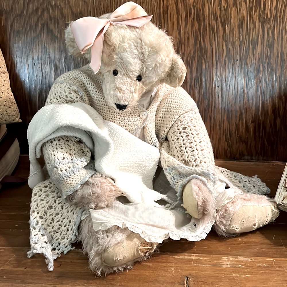Teddy Bear love!! Vintage 13.5” tall 14” wide
